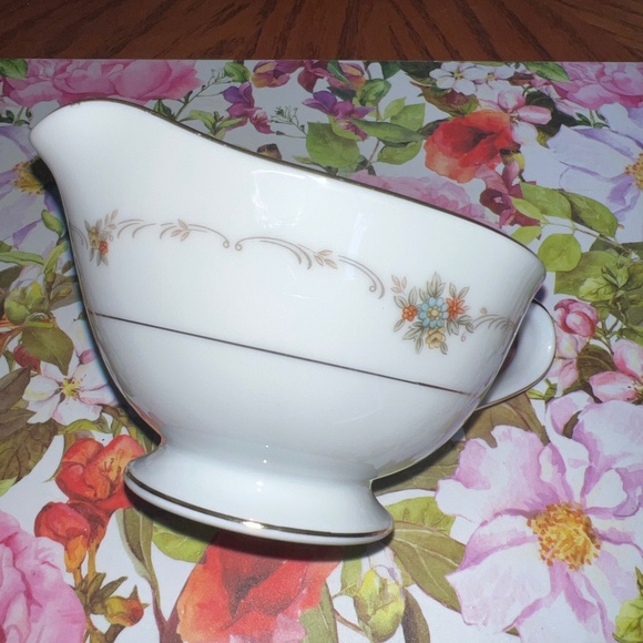 Noritake “Joanne” pattern Creamer - EUC - Picture 1 of 10